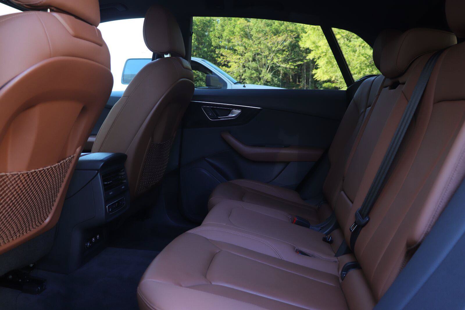Used 2019 Audi Q8 Premium w/ Convenience Package AWD/4WD image 12