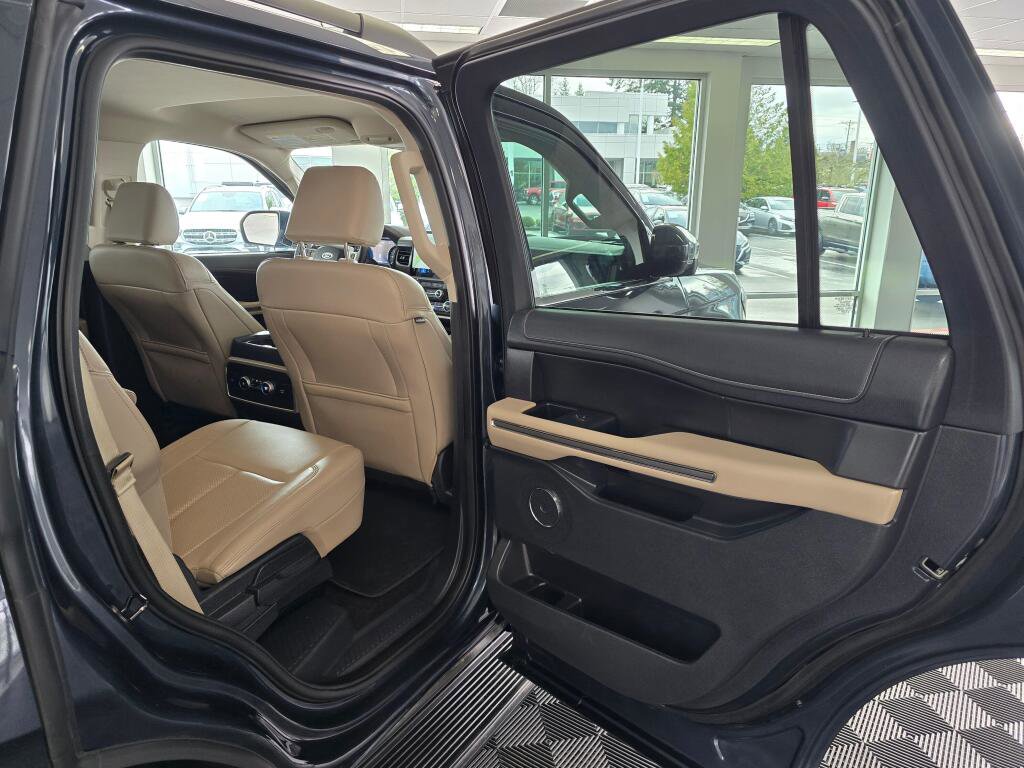 Used 2024 Ford Expedition XLT image 41