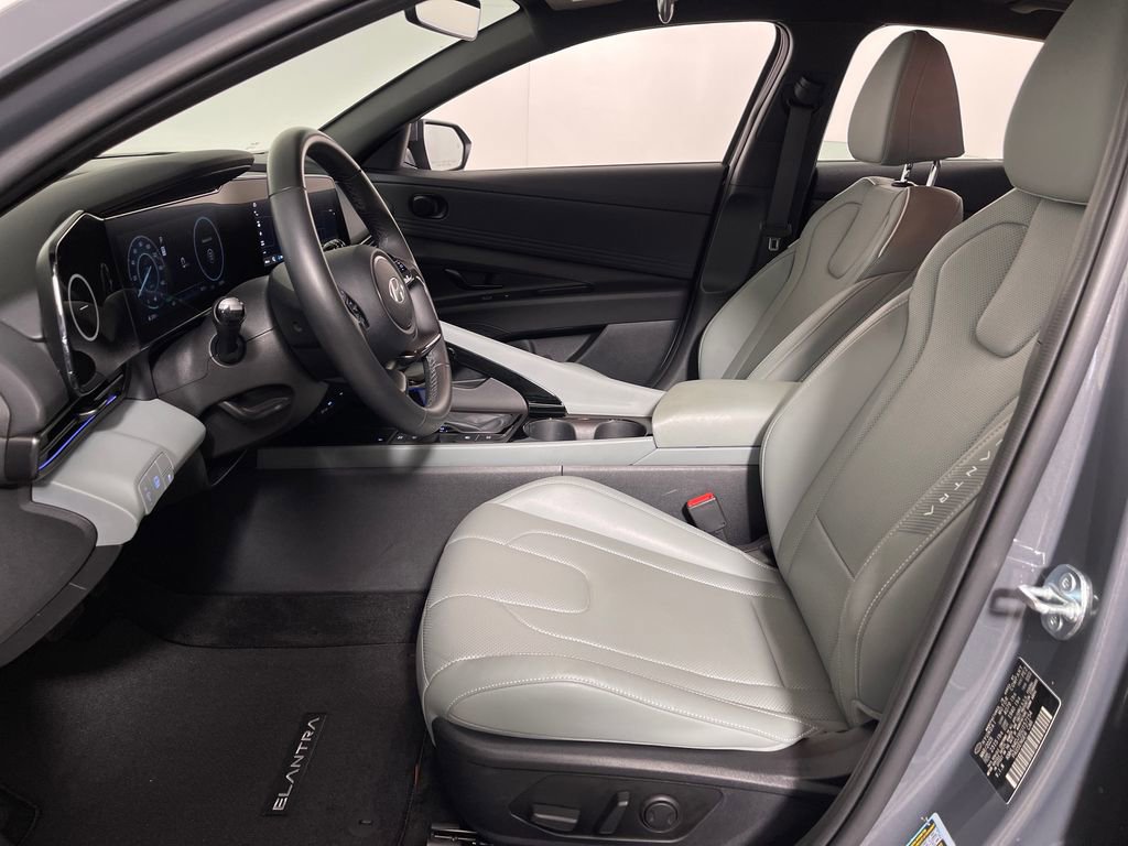 Certified 2025 Hyundai Elantra Limited FWD image 12
