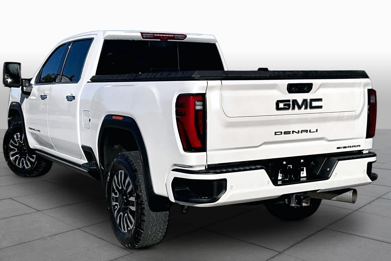 Used 2025 GMC Sierra 2500 Denali Ultimate w/ Max Trailering Package AWD/4WD image 11