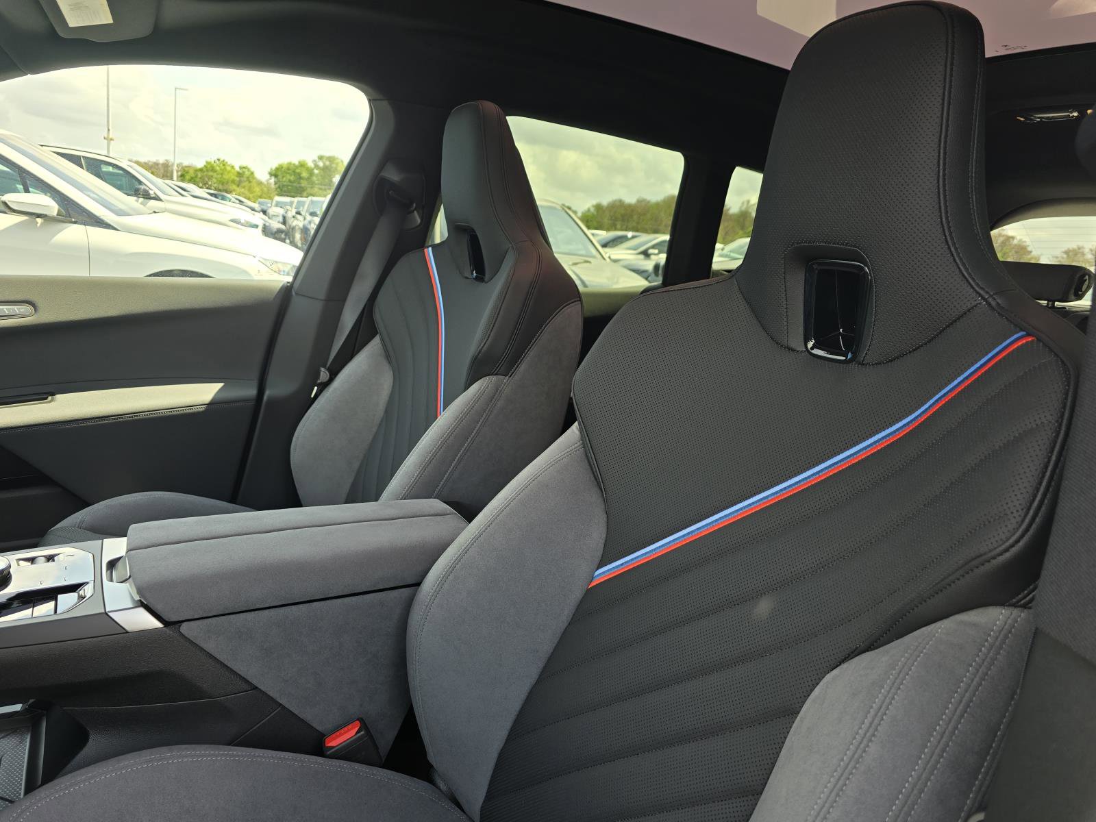 New 2026 BMW iX xDrive60 w/ M Sport Package image 18