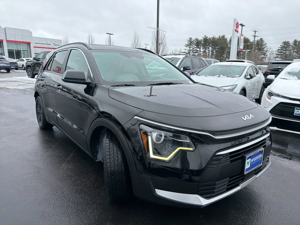 Used 2023 Kia Niro EX image 3
