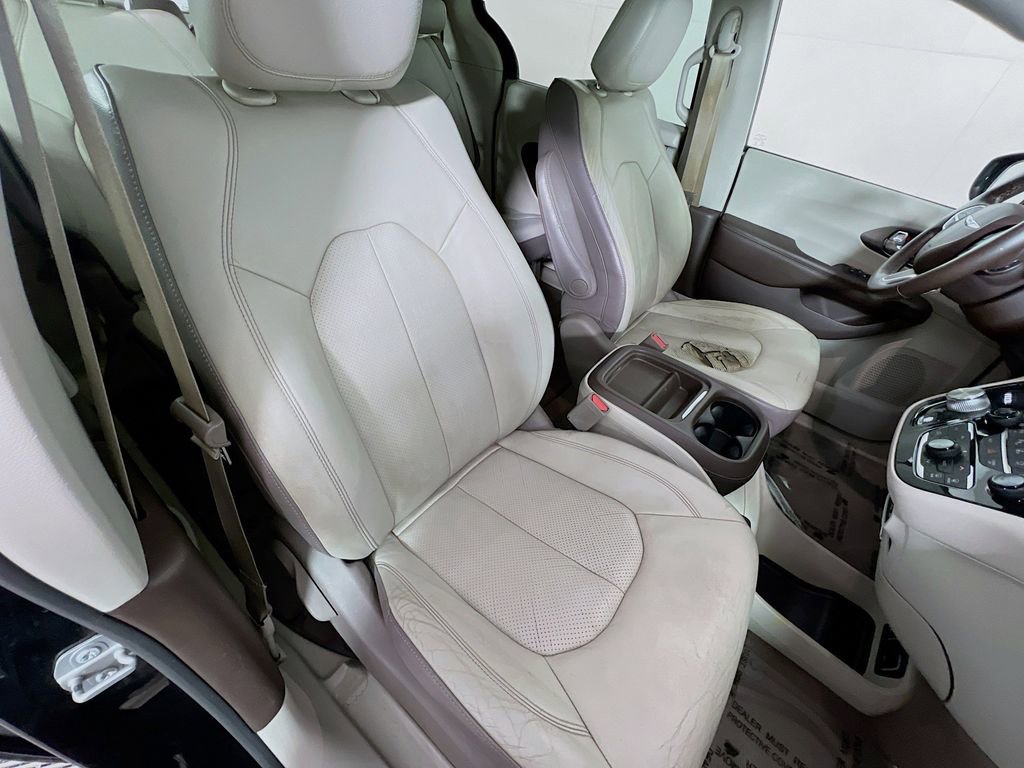 Used 2019 Chrysler Pacifica Touring-L w/ Advanced Safetytec Group FWD image 29