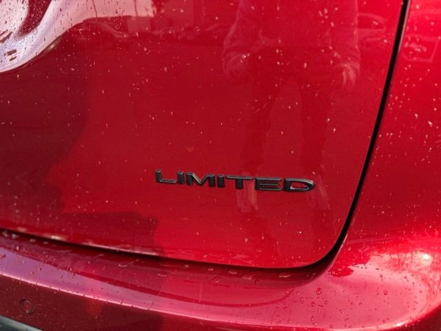 Certified 2025 Chrysler Pacifica Limited image 9