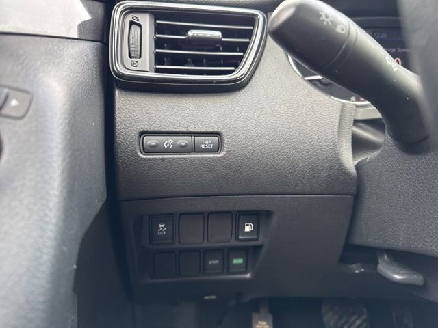 Used 2018 Nissan Rogue S image 15