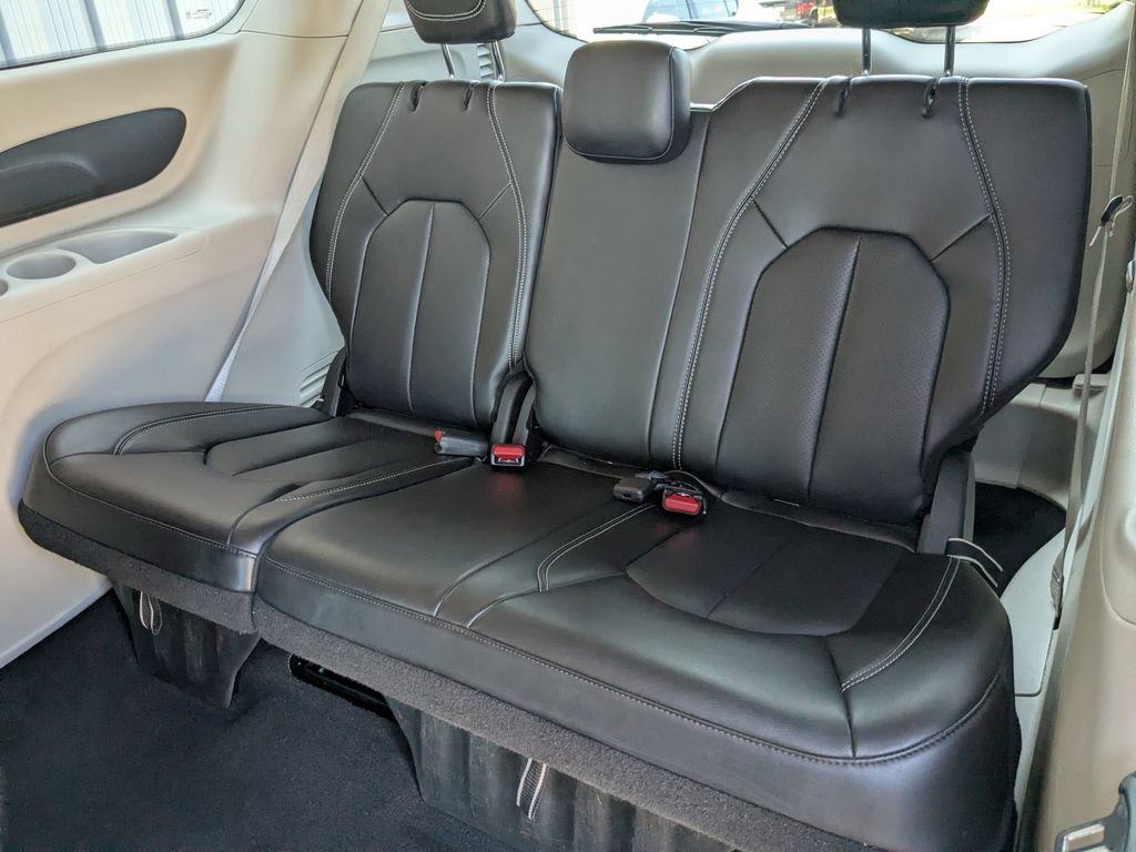 Used 2024 Chrysler Pacifica Touring-L FWD image 26