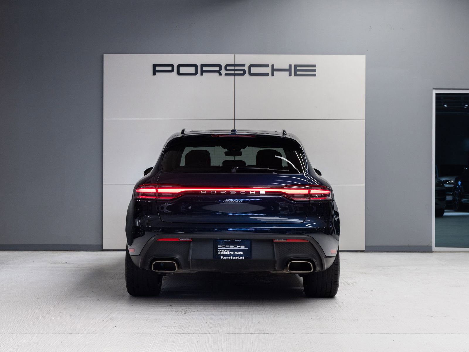 Certified 2023 Porsche Macan AWD/4WD image 6