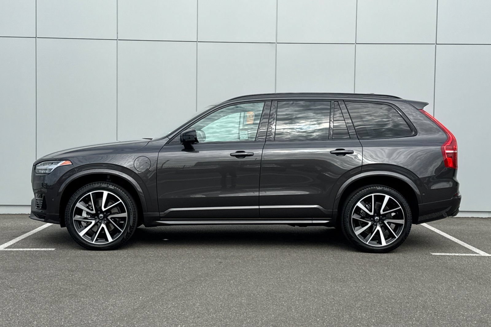 Used 2023 Volvo XC90 T8 Plus AWD/4WD image 2