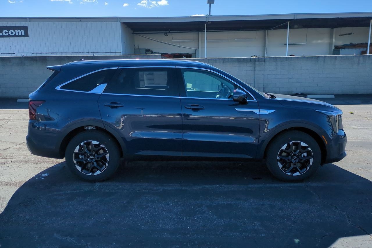 New 2026 Kia Sorento S w/ S Panoramic Sunroof Package FWD image 4