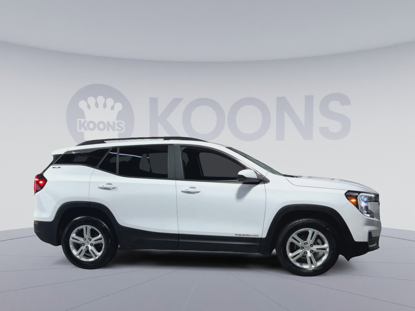 Used 2022 GMC Terrain SLE w/ Driver Convenience Package image 12