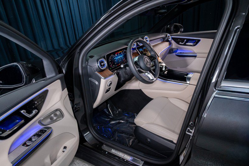 Used 2025 Mercedes-Benz GLC 300 image 13
