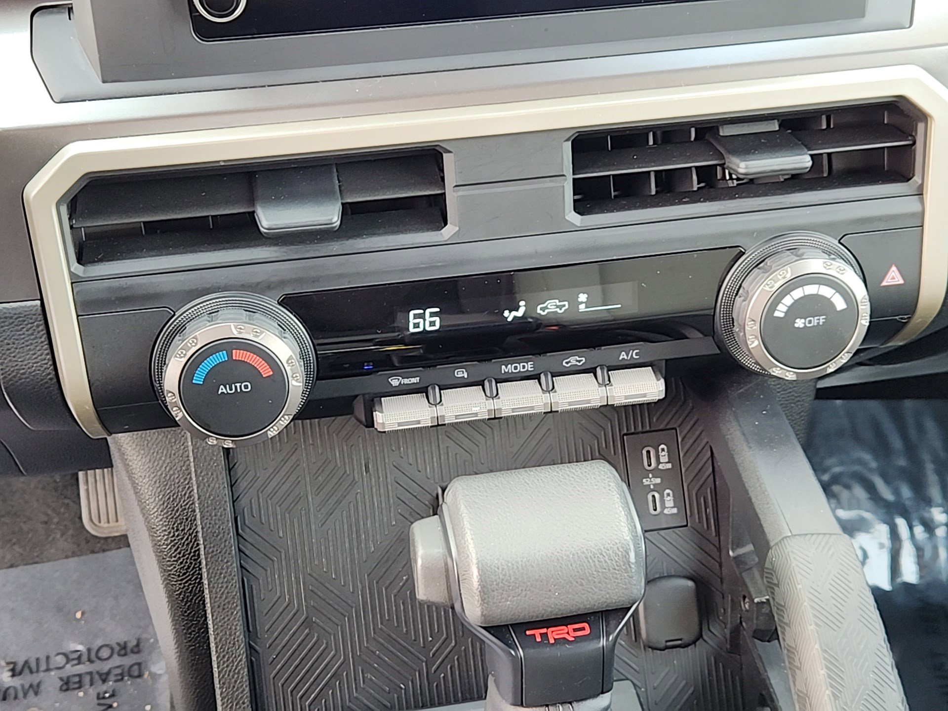 Used 2024 Toyota Tacoma TRD Off-Road image 16