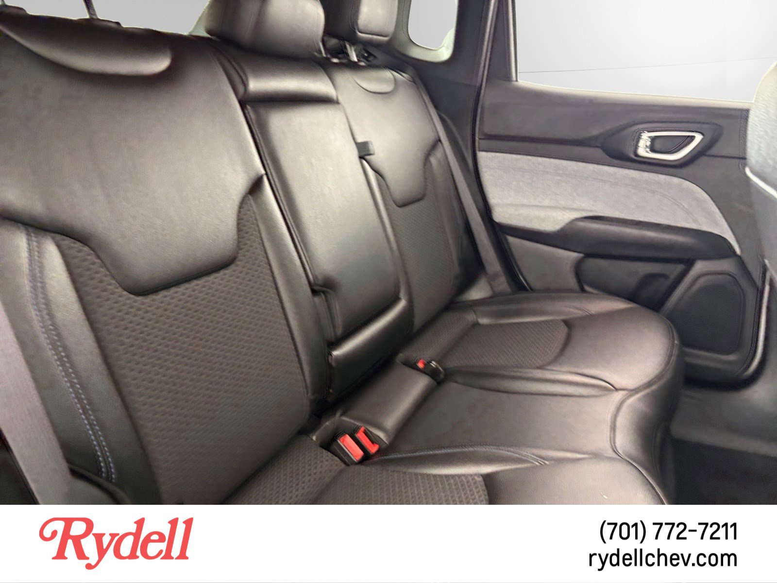 Used 2024 Jeep Compass Latitude image 17