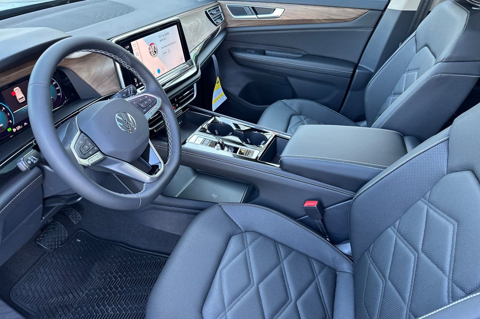 New 2025 Volkswagen Atlas SE image 9
