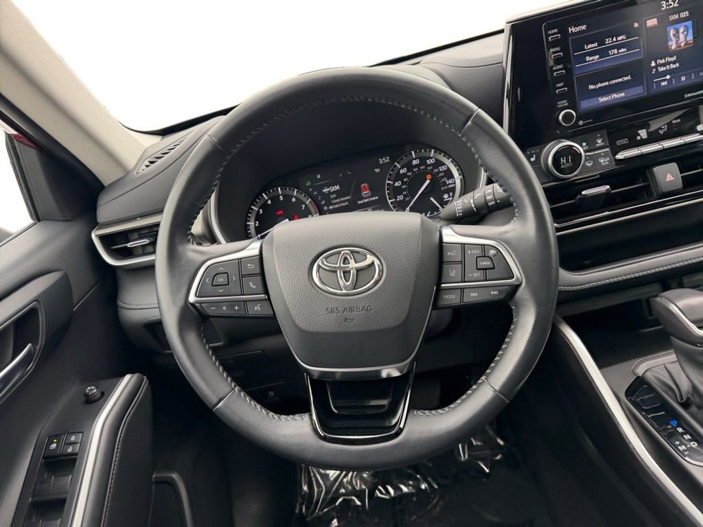 Used 2021 Toyota Highlander XLE image 22