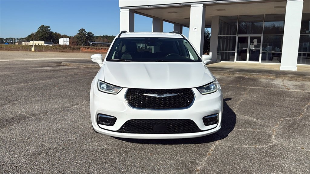 Used 2022 Chrysler Pacifica Touring-L image 3