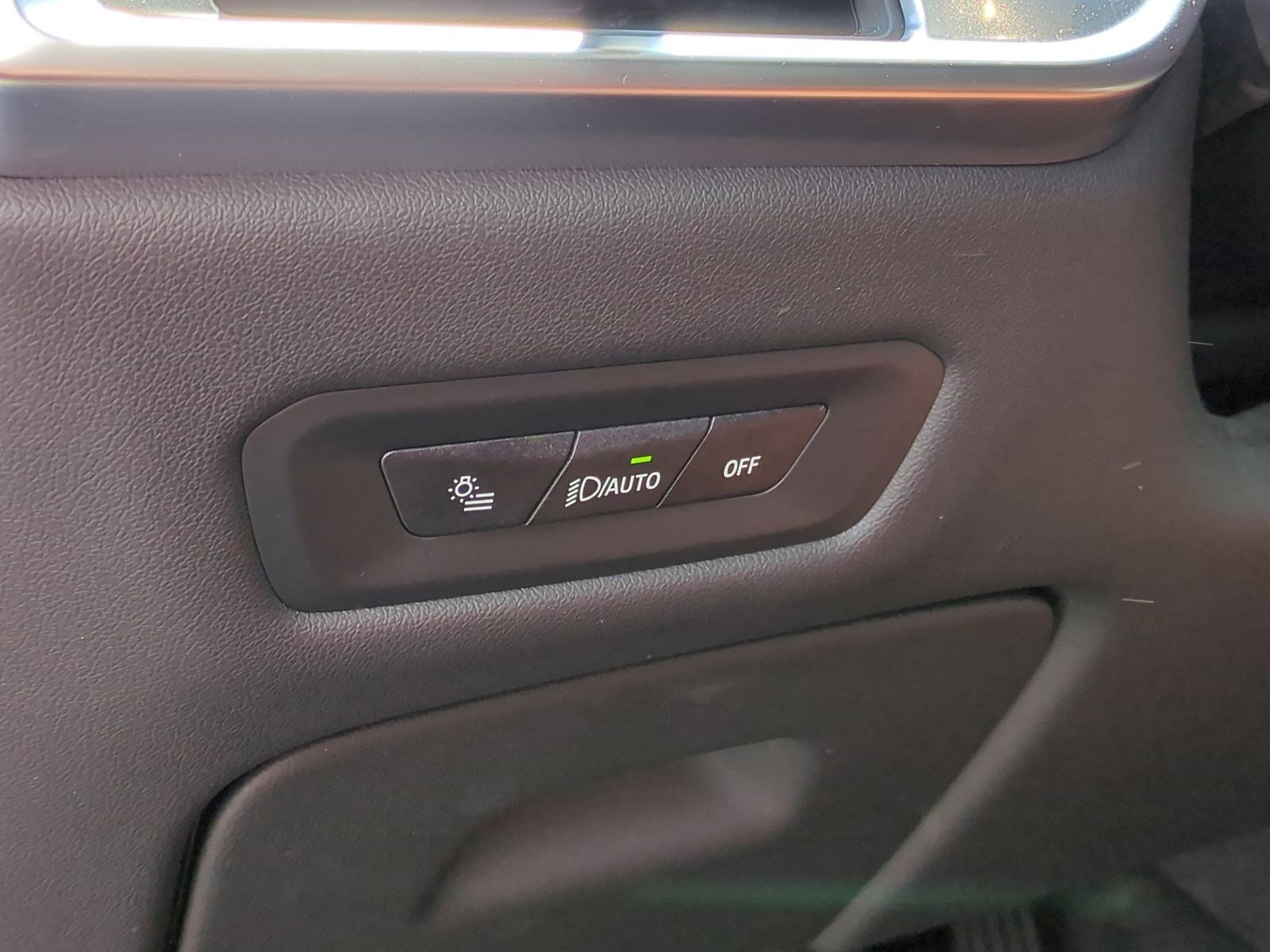 Certified 2025 BMW X5 xDrive40i w/ Executive Package image 17