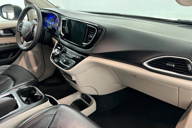 Used 2023 Chrysler Pacifica Touring-L FWD image 24
