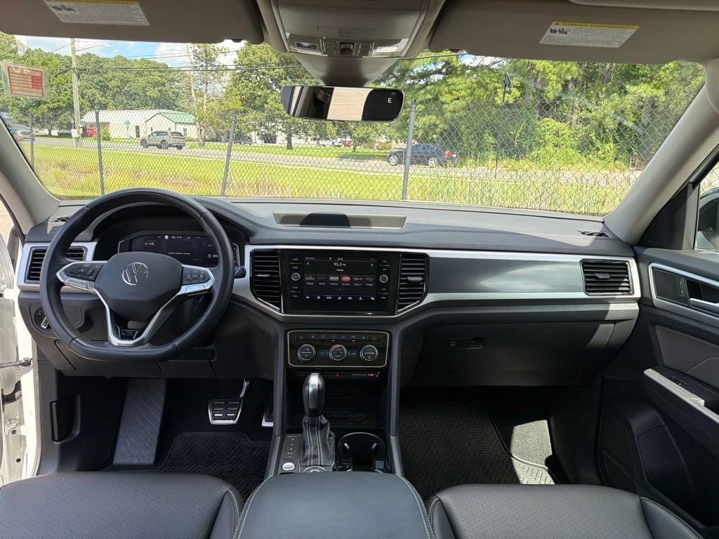 Used 2023 Volkswagen Atlas SEL R-Line AWD/4WD image 8