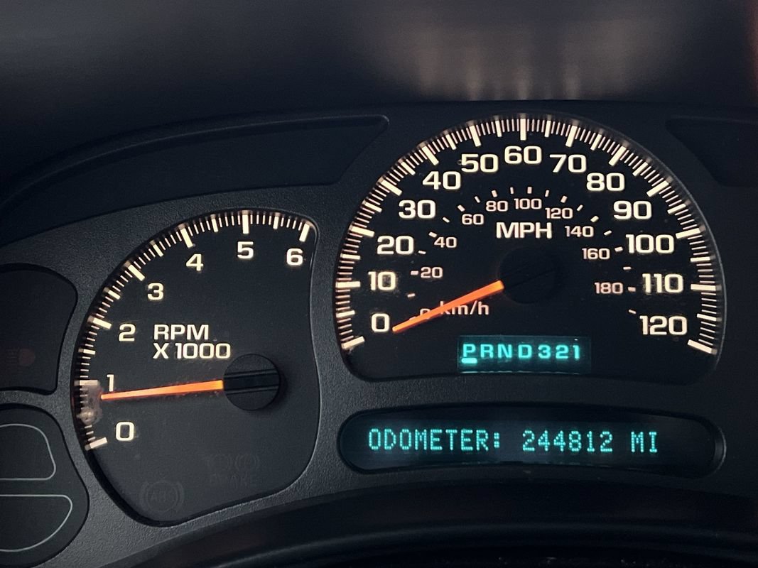 Used 2004 Chevrolet Tahoe Z71 w/ Z71 Preferred Equipment Group AWD/4WD image 17