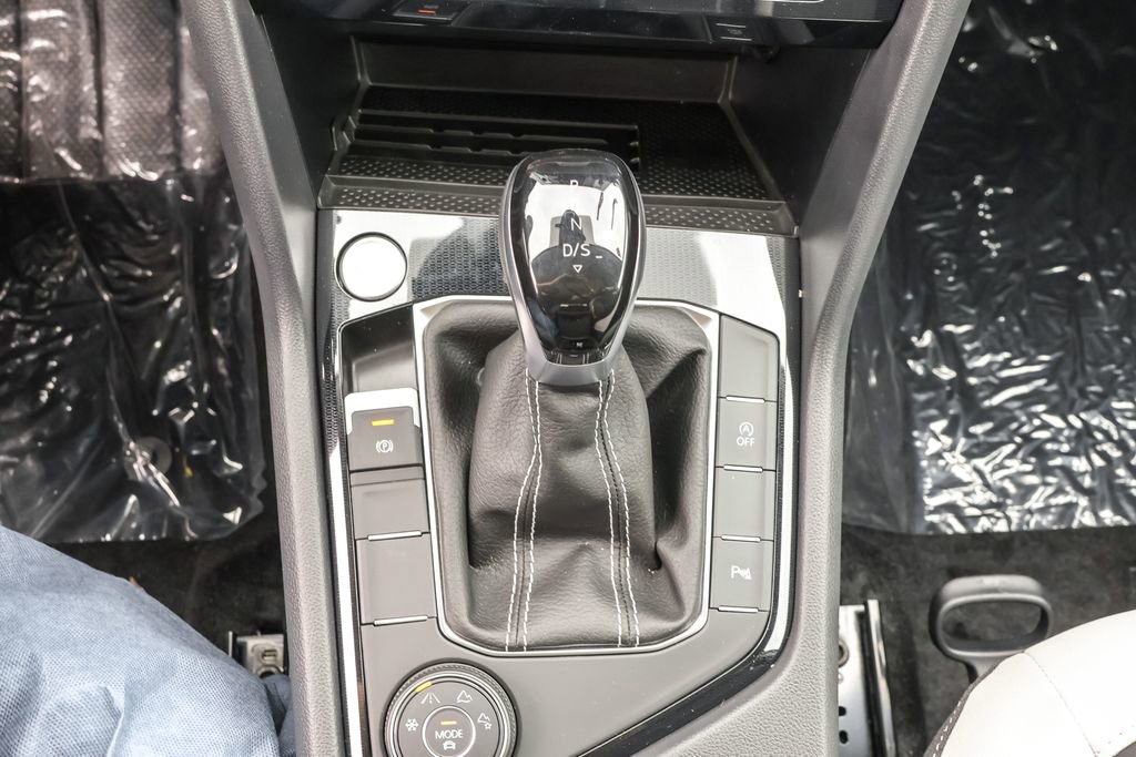 New 2025 Volkswagen Taos SE image 30