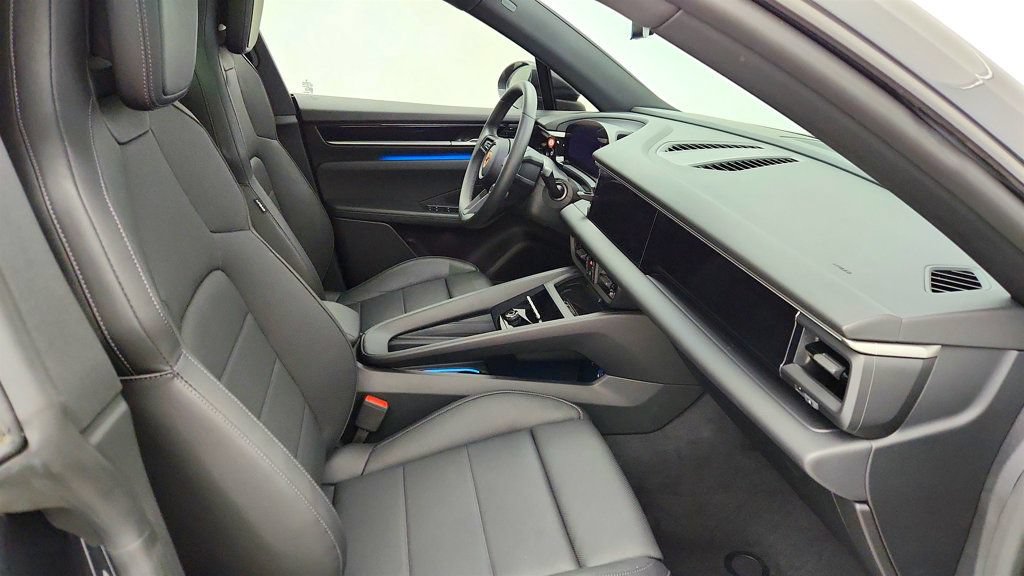 Used 2025 Porsche Macan 4 Electric AWD/4WD image 21