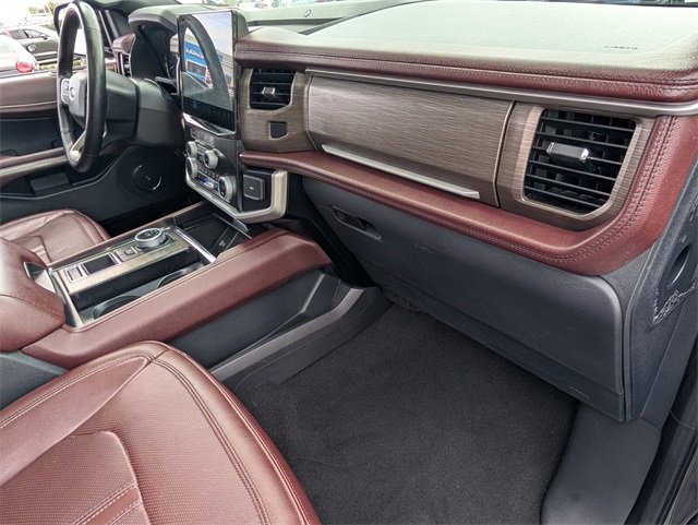 Used 2024 Ford Expedition Limited image 16