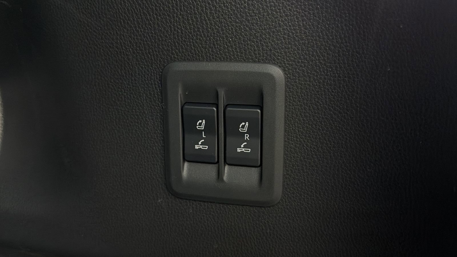 Used 2025 Lexus GX 550 w/ Accessory Package (2T) image 19