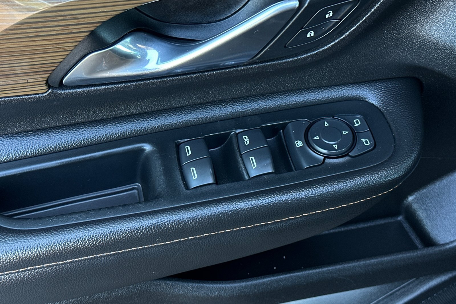 Used 2019 GMC Terrain SLE w/ Driver Convenience Package FWD image 12