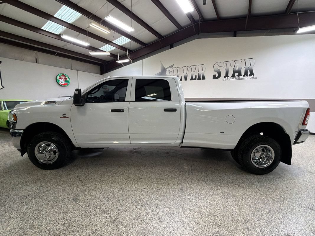 Used 2024 RAM 3500 Tradesman w/ Chrome Appearance Group AWD/4WD image 3