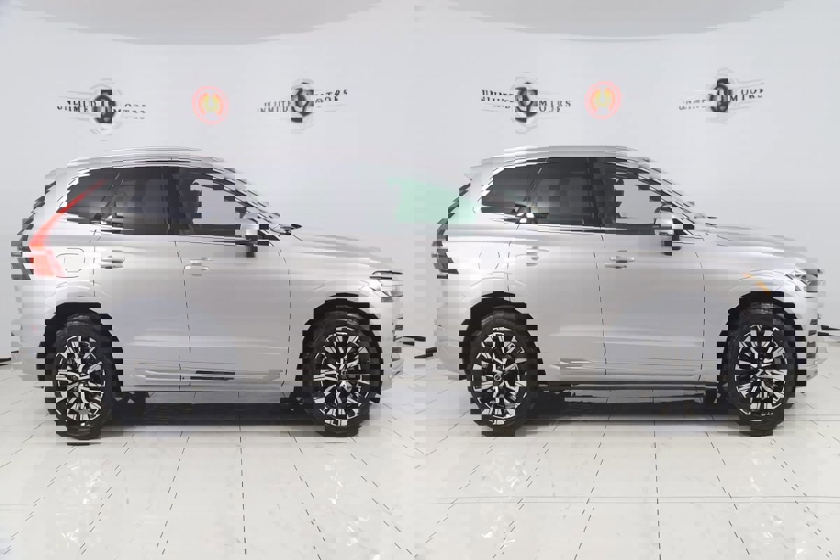 Used 2023 Volvo XC60 B5 Plus w/ Climate Package image 2