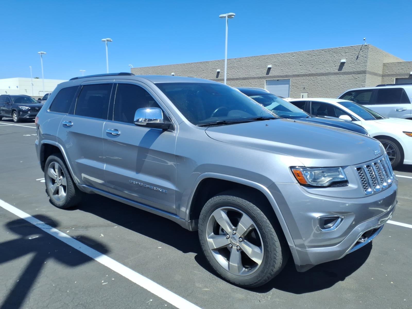 Used 2014 Jeep Grand Cherokee Overland w/ Advanced Technology Group AWD/4WD image 2