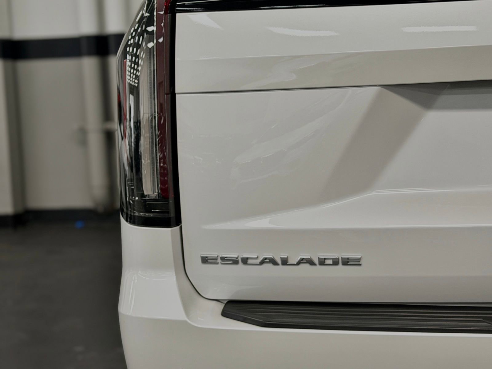 Used 2023 Cadillac Escalade ESV V image 14