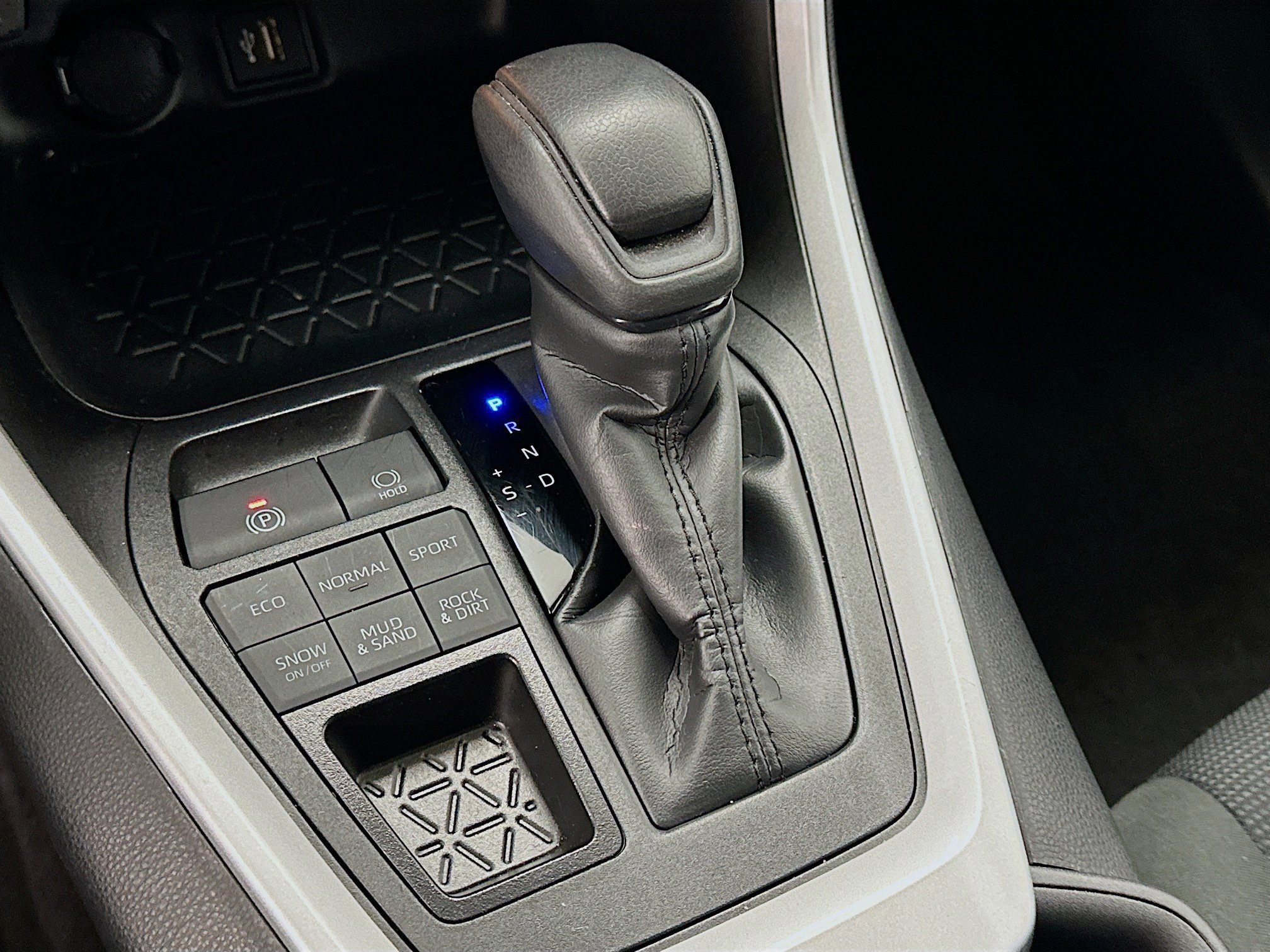 Used 2025 Toyota RAV4 LE image 25