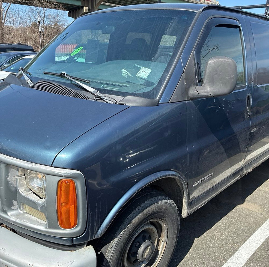 Used 1999 Chevrolet Express 3500 Extended RWD image 2