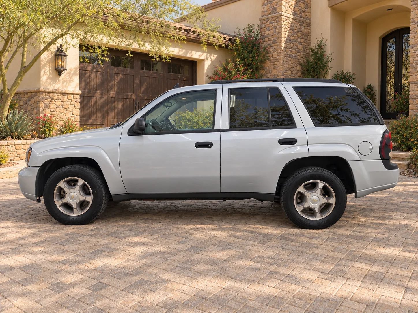 Used 2008 Chevrolet TrailBlazer 4WD w/ Off-Road Package image 2