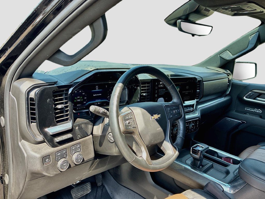 Used 2025 Chevrolet Silverado 1500 High Country w/ High Country Premium Package AWD/4WD image 8