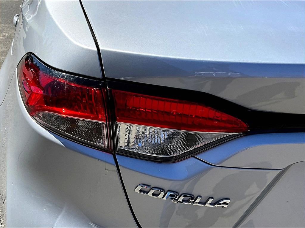 Used 2022 Toyota Corolla LE image 28