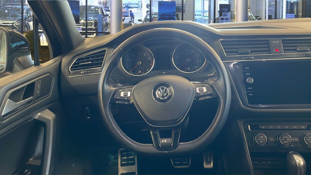 Used 2020 Volkswagen Tiguan SE R-Line AWD/4WD image 24
