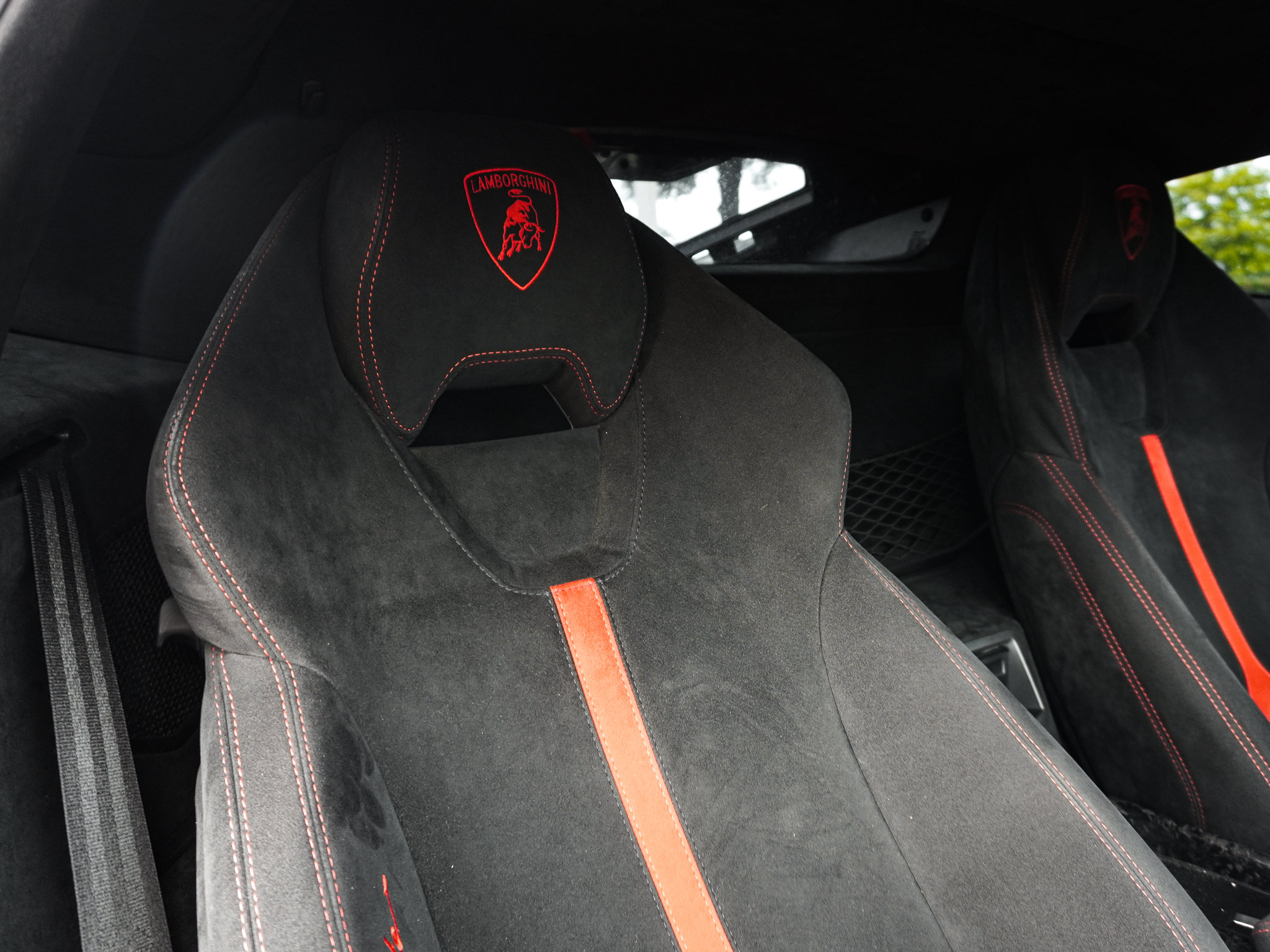 Used 2018 Lamborghini Huracan Performante AWD/4WD image 30