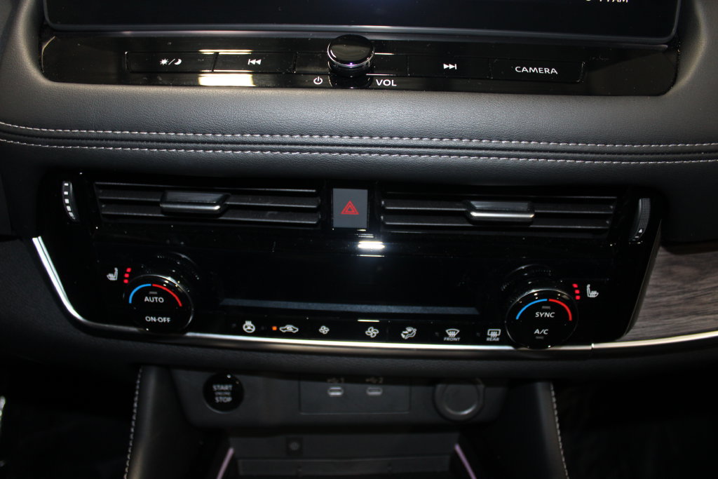 Used 2025 Nissan Rogue Platinum AWD/4WD image 18