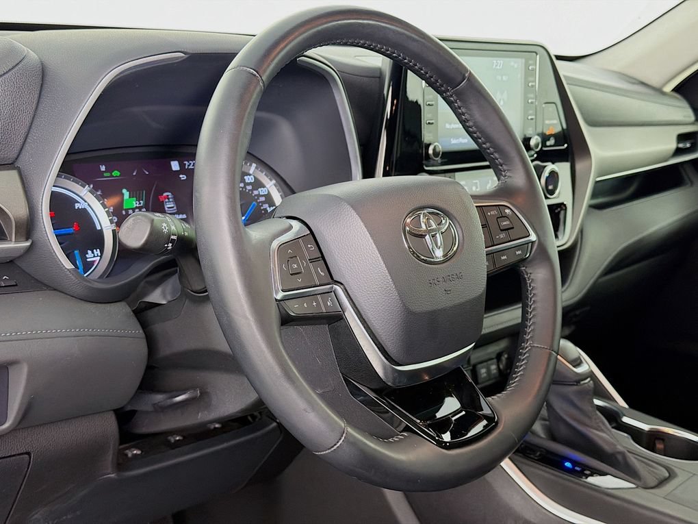 Used 2021 Toyota Highlander XLE AWD/4WD image 34