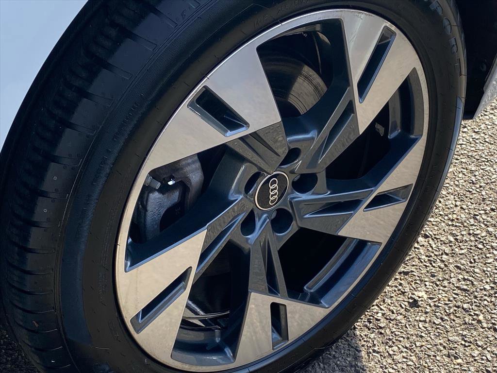 Used 2022 Audi e-tron Premium w/ Convenience Plus Package image 22