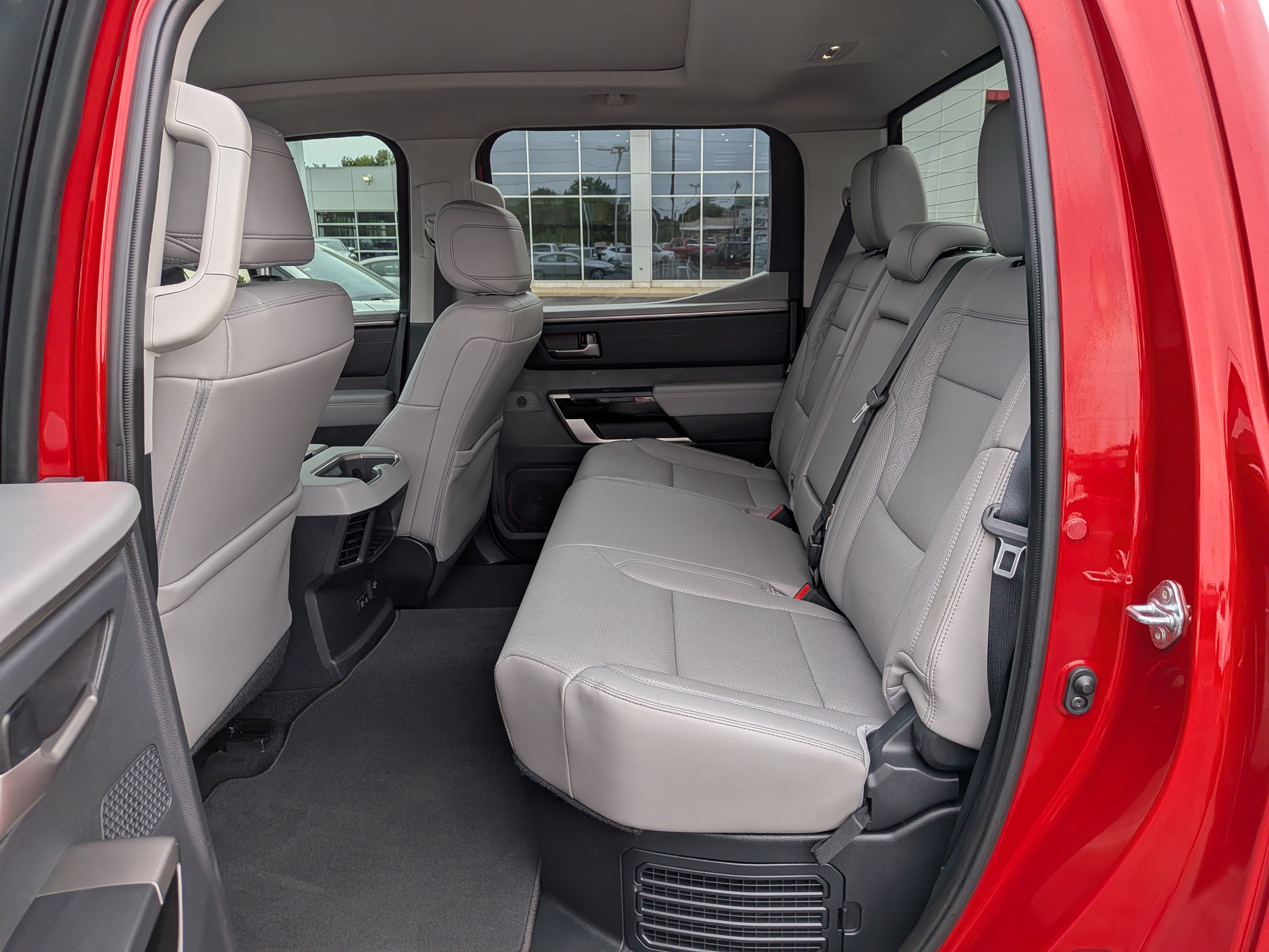 Used 2024 Toyota Tundra Limited AWD/4WD image 23