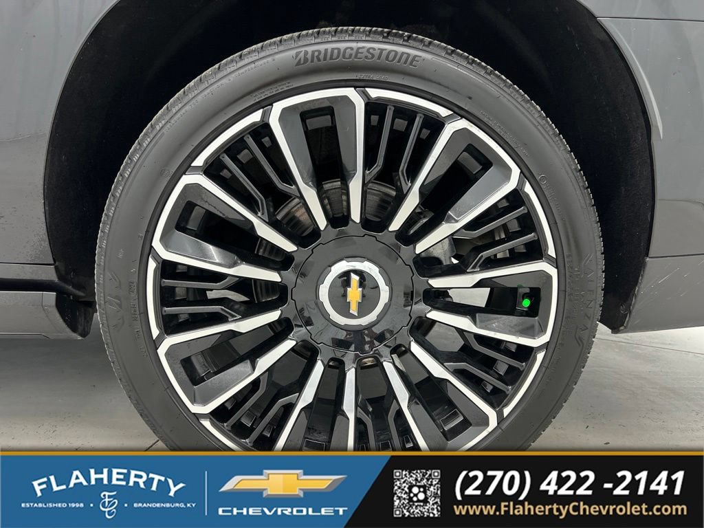 Used 2025 Chevrolet Suburban High Country AWD/4WD image 19