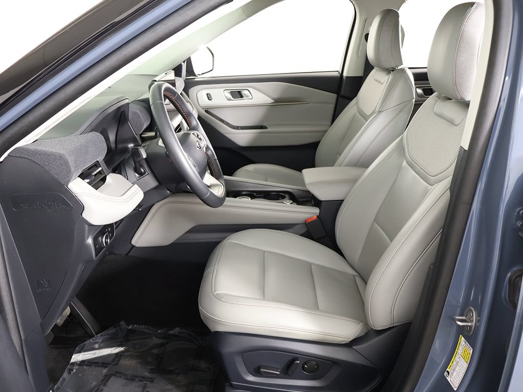 Used 2025 Ford Explorer Active w/ Active Comfort Package AWD/4WD image 28