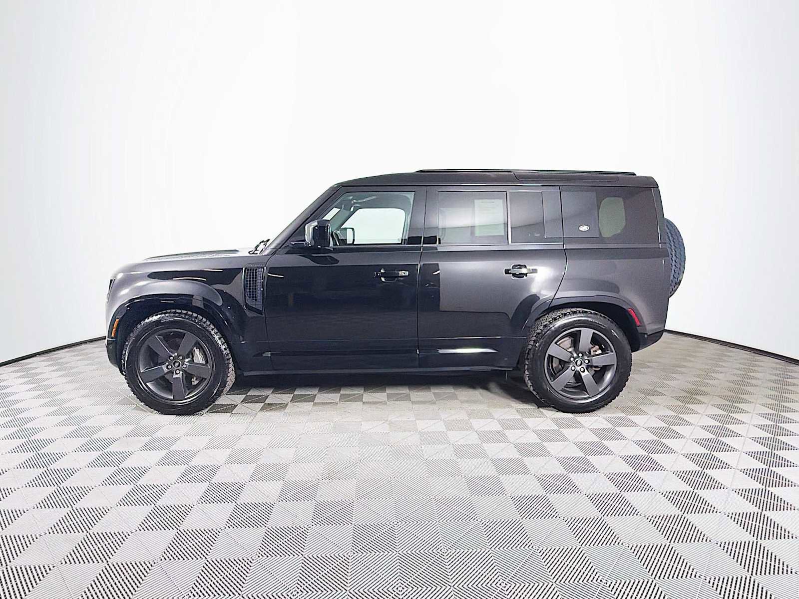 Used 2022 Land Rover Defender 110 X-Dynamic HSE AWD/4WD image 8