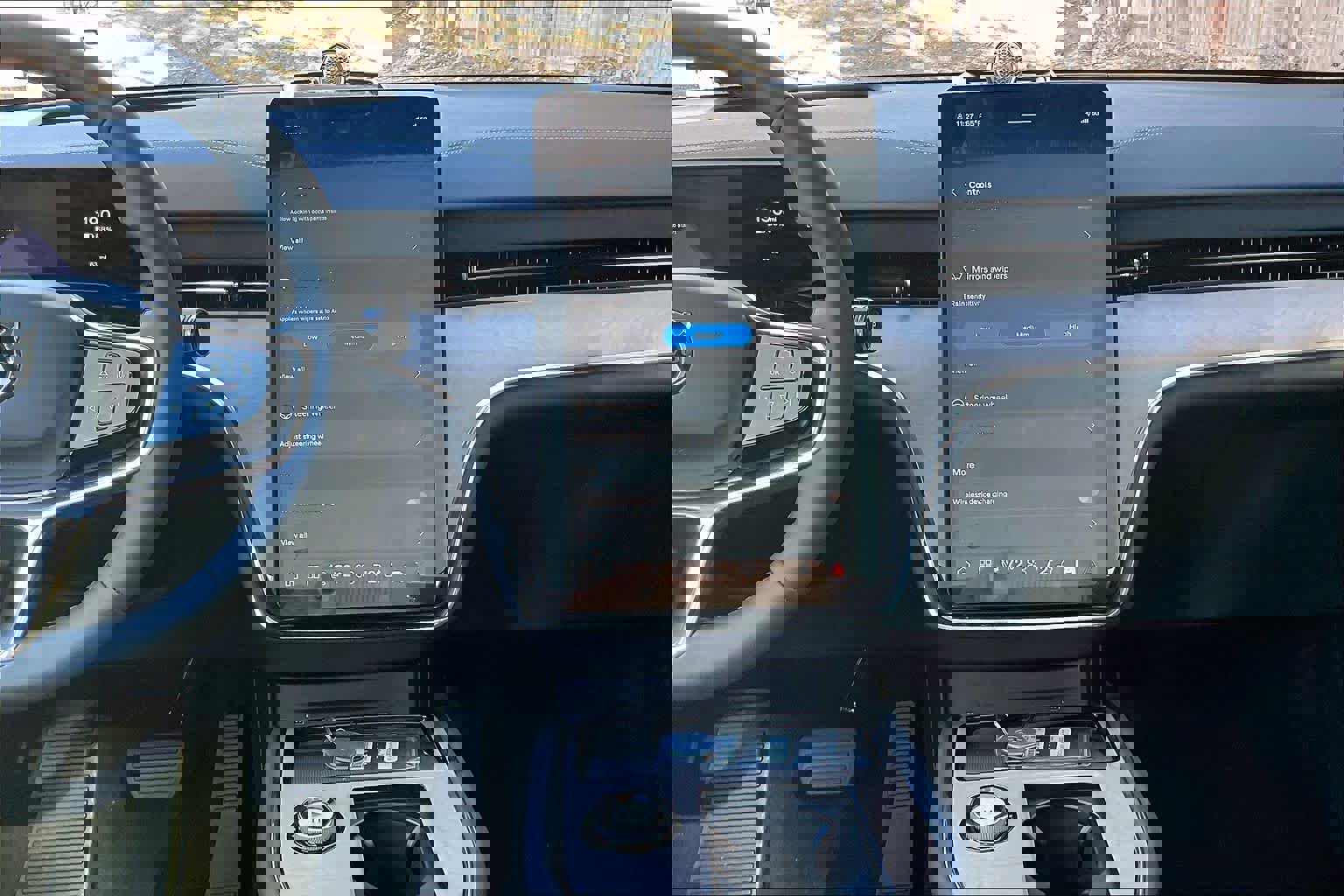 New 2025 Volvo EX90 Ultra w/ Protection Package Premier image 9