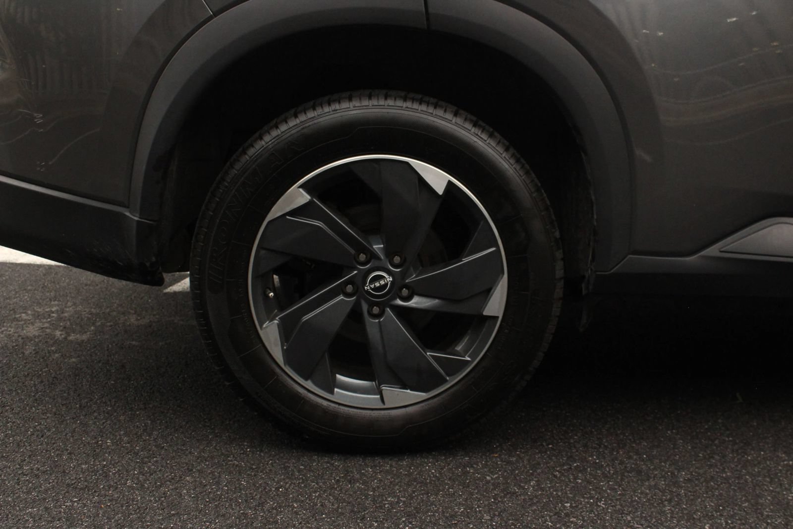 Used 2025 Nissan Rogue SV AWD/4WD image 5