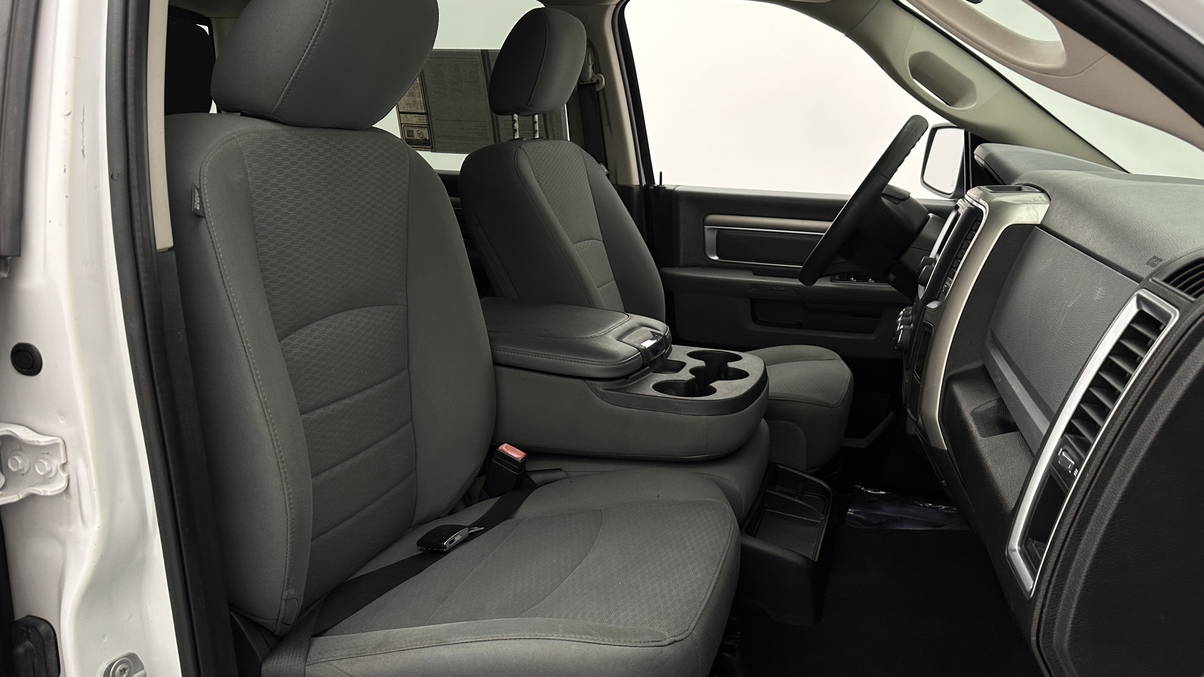 Used 2020 RAM 1500 Classic SLT image 34